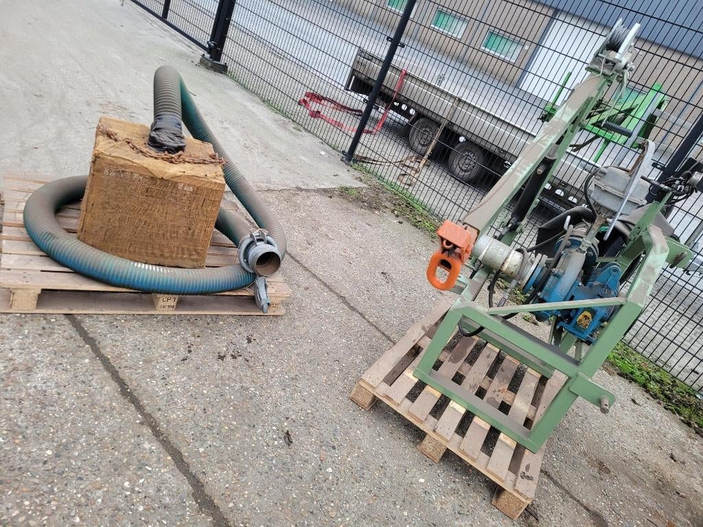 Bauer aftakaspomp Famos 4/80 op bok met hydraulische zuigarm, Ophalen, Gebruikt, Beregeningspomp