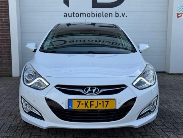 Hyundai I40 Wagon 2.0 GDI i-Catcher - LED -Panorama dak -NAP, Euro 5, Zwart, 4 cilinders, 700 kg