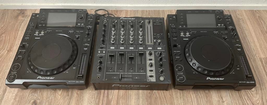 Aangeboden : Mooie set Pioneer djm-700 en 2 x cdj-2000, Ophalen, Zo goed als nieuw, Pioneer