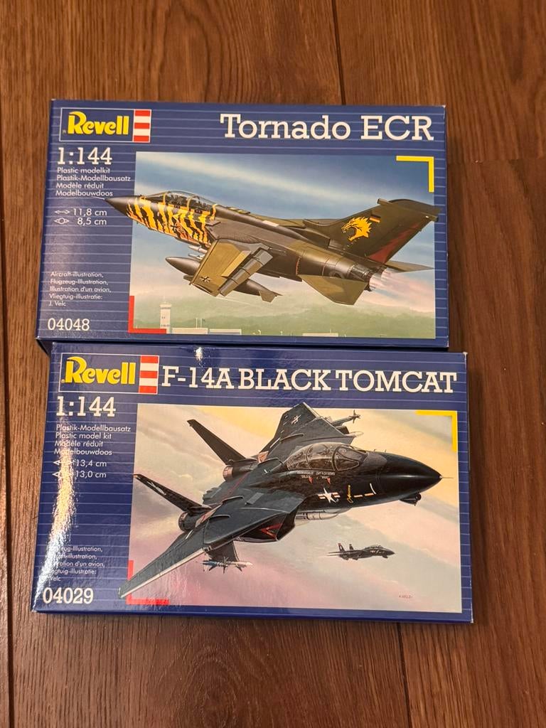 Revell 2 straaljagers, Ophalen of Verzenden, Zo goed als nieuw, Groter dan 1:72, Revell