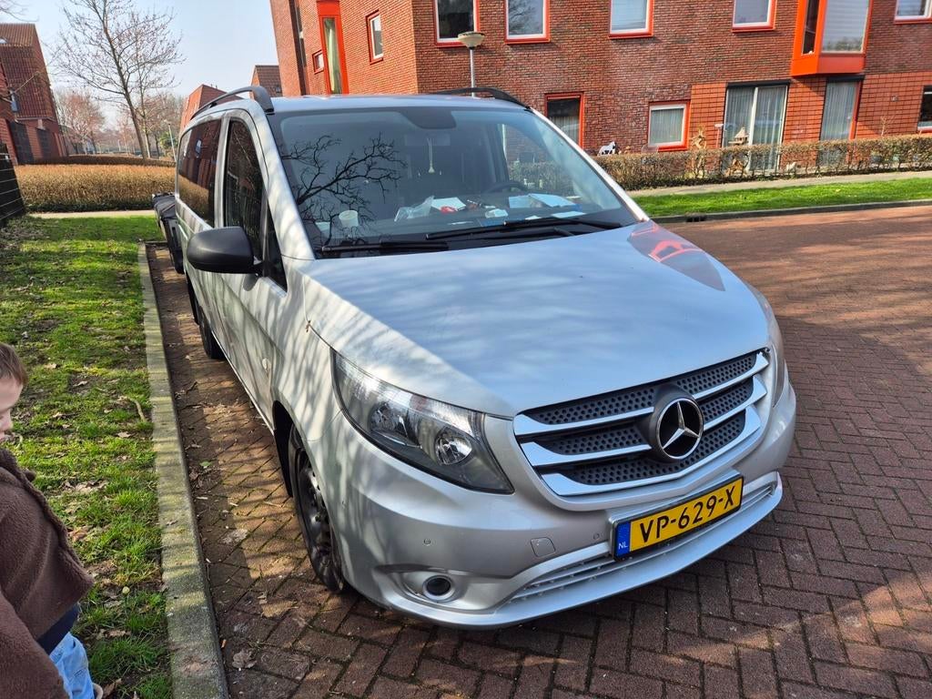 Mercedes-Benz Vito 1.6 CDI 84KW 2015, Auto's, Bestelauto's, Parkeersensor, Zwart, 4 cilinders, Bedrijf
