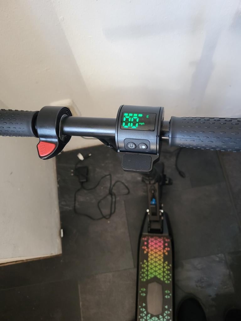 Elektrische step met LED-verlichting, Fietsen en Brommers, Steps, Ophalen, Gebruikt, Elektrische step (E-scooter), Onbekend