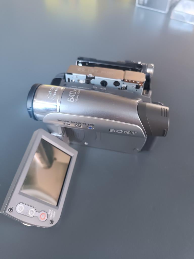 Sony DCR-HC23E Handycam - Defect voor onderdelen/reparatie, Mini dv, 20x of meer, Ophalen of Verzenden, Camera