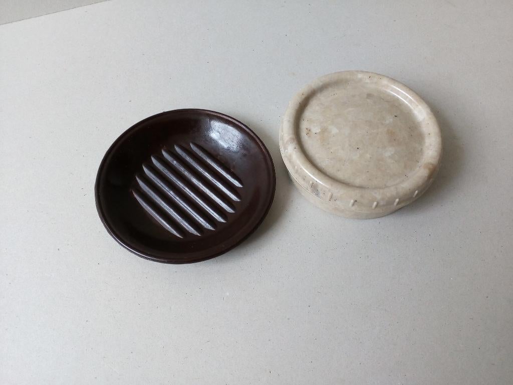 Bakeliet zeepbakje/dekseldoosje(poeder).Brocante., Ophalen of Verzenden