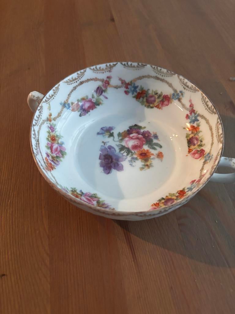 Antieke Porseleinen Soepkom met Bloemmotief, Ophalen of Verzenden