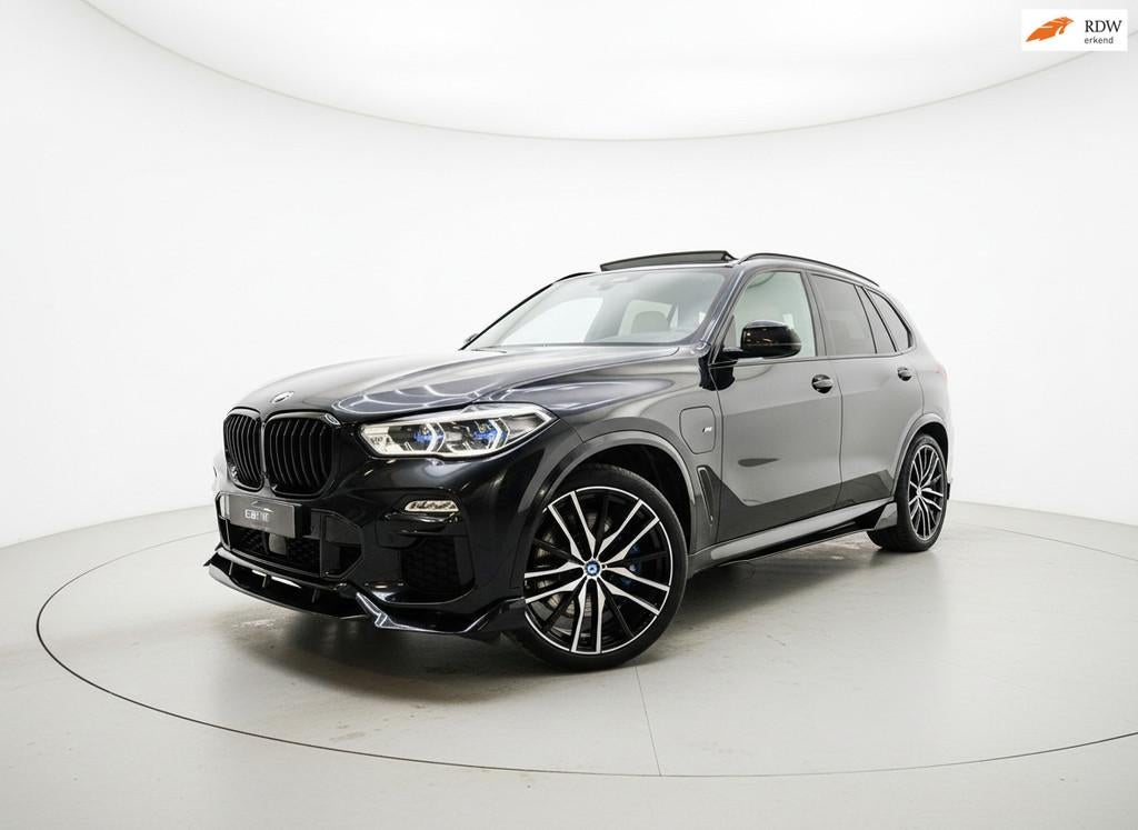 BMW X5 XDrive45e M PAKKET LASER PANO SFEER ACC MEMORY, Auto's, BMW, Automaat, 394 pk, Zwart, Vierwielaandrijving
