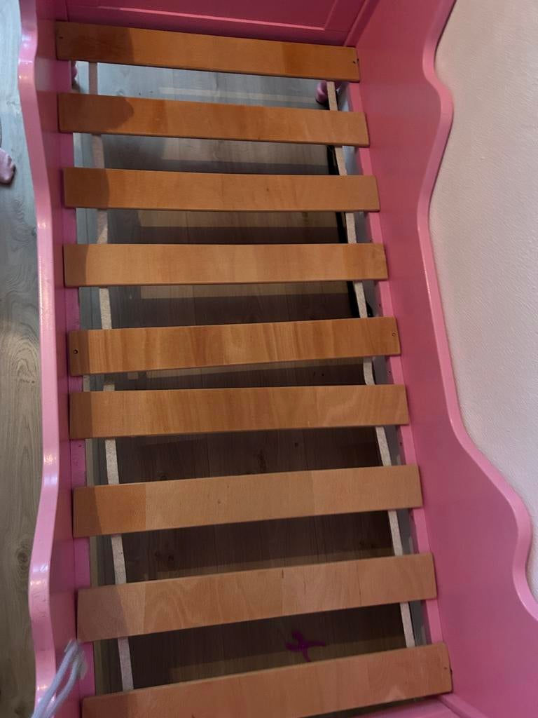 Peuterbed roze, Kinderen en Baby's, Gebruikt, 70 tot 85 cm, Lattenbodem, 140 tot 160 cm