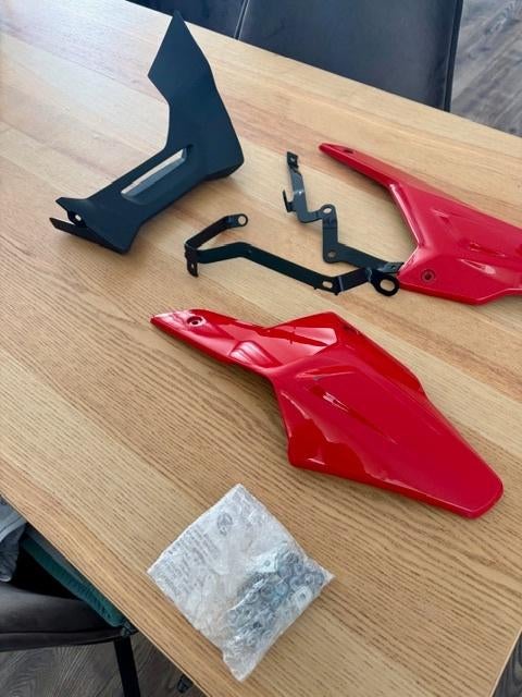 BMW F900R Originele Spoiler Rood, Ophalen of Verzenden, Gereviseerd