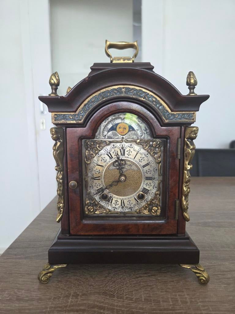 Antiek tafelklok, Ophalen