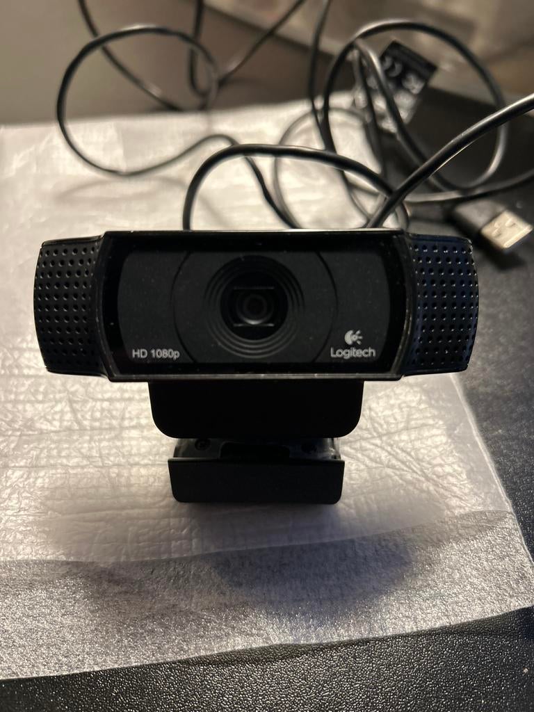 Logitech HD 1080p webcam, Computers en Software, Webcams, Ophalen of Verzenden, Gebruikt, Bedraad, Monitorclip