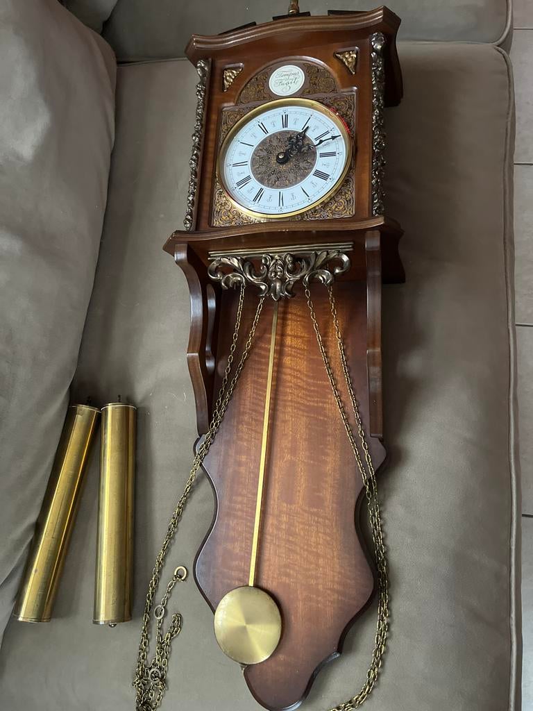 Antieke Tempus Fugit wandklok met slinger en gewichten, Ophalen