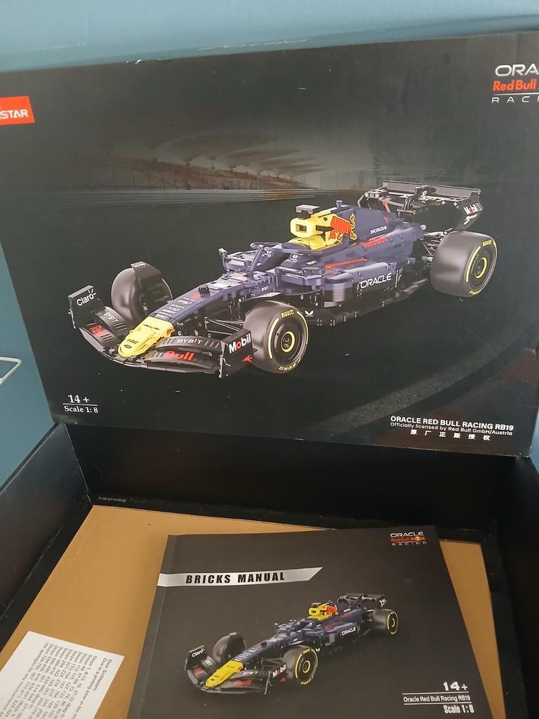 Red Bull raster auto, Hobby en Vrije tijd, Modelauto's | 1:18, Ophalen of Verzenden, Zo goed als nieuw, Overige merken