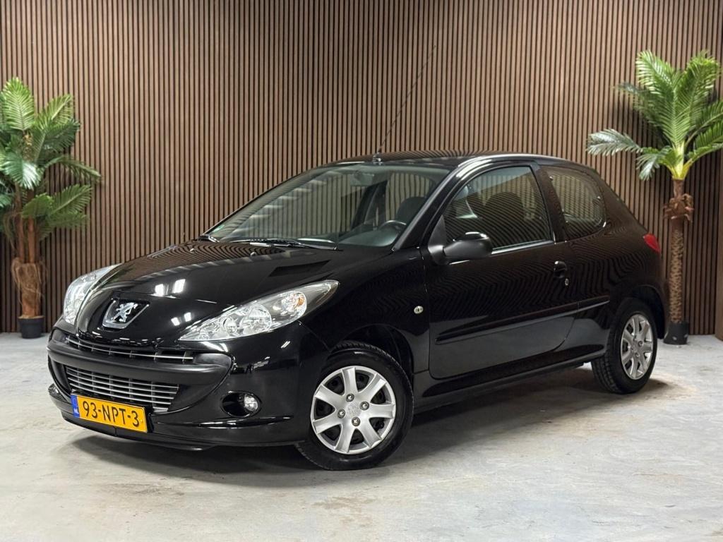 Peugeot 206+ 1.4 XS (bj 2010), Auto's, Peugeot, 31 €/maand, 4 cilinders, Zwart, Origineel Nederlands