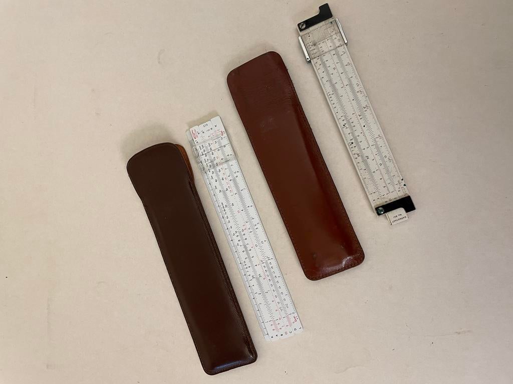Vintage rekenlinialen met leren etuis, Ophalen of Verzenden