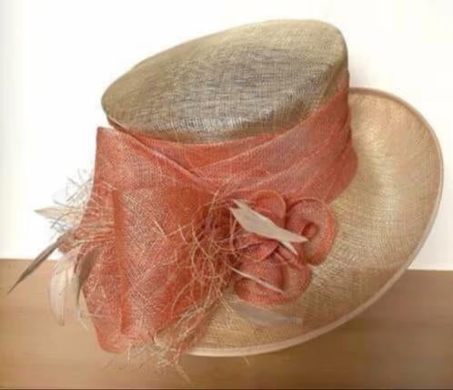 Kangol hoed koraal maat 56, Ophalen of Verzenden, Zo goed als nieuw, 56 of 57 cm (M, 7 of 7⅛ inch), Hoed