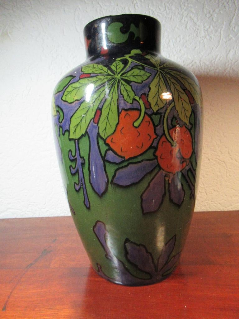 GOUDA Vaas gesigneerd groene ondergrond gesig. Regina 63, Ophalen of Verzenden