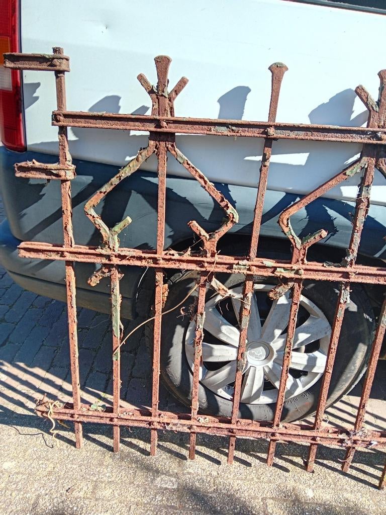 Oud rustiek flink geroest, ijzeren sierhekwerk, Ophalen, Gebruikt, IJzer, Sierhekwerk