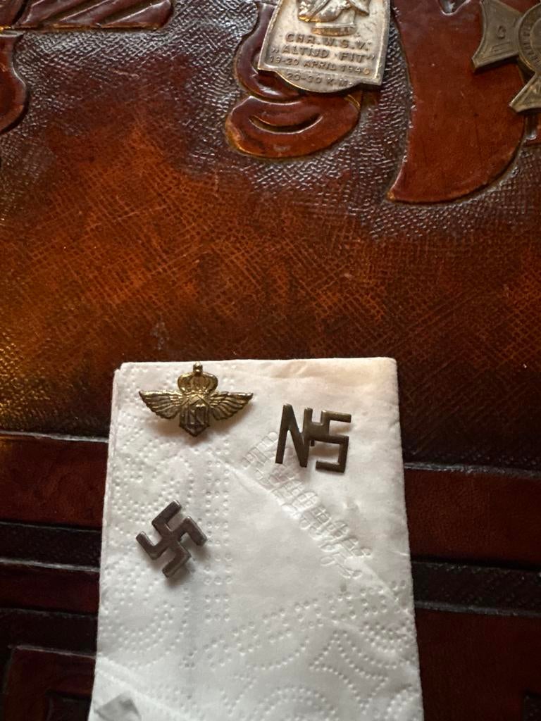 Militaria medailles en insignes, Ophalen of Verzenden, Overige soorten, Overige gebieden, Lintje, Medaille of Wings