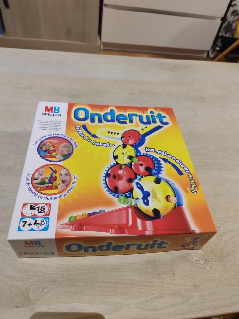 MB Spellen Onderuit - Strategisch Tandwielspel, Hobby en Vrije tijd, Gezelschapsspellen | Bordspellen, Gebruikt, Een of twee spelers