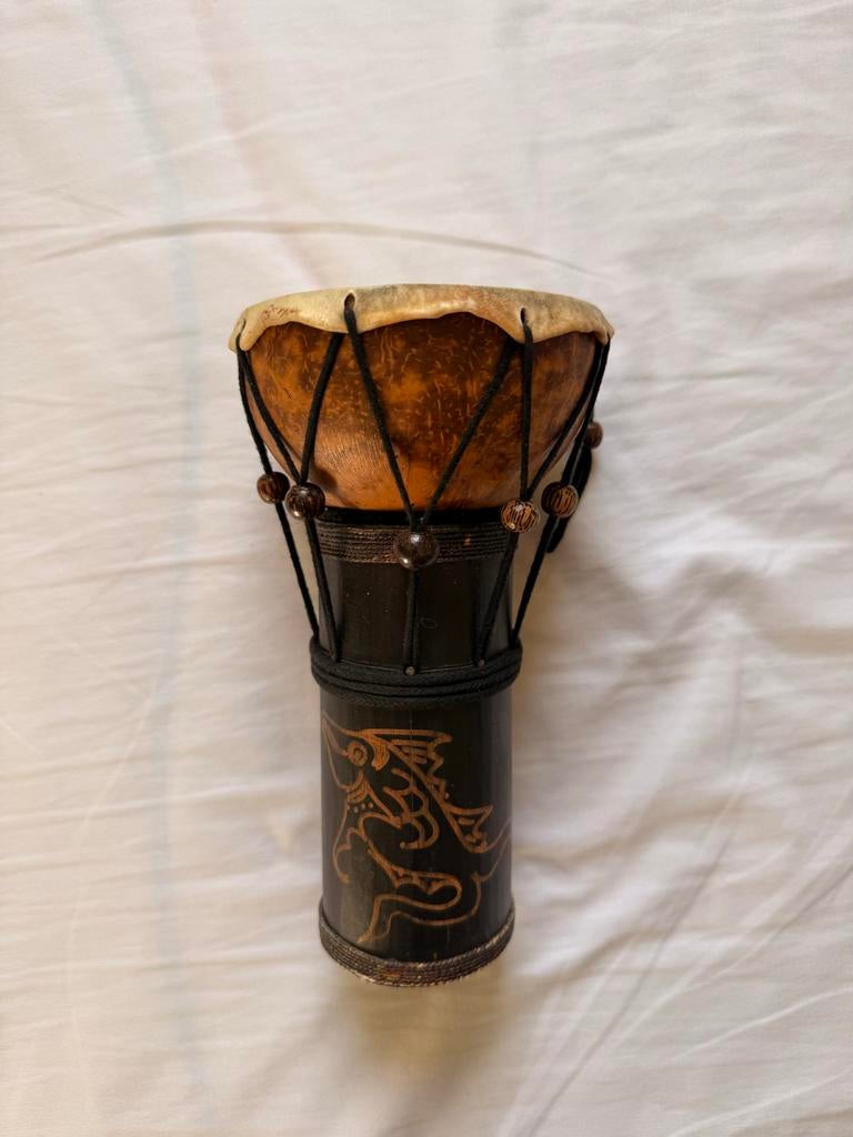 Djembe met drakenmotief, Ophalen of Verzenden, Gebruikt, Overige merken