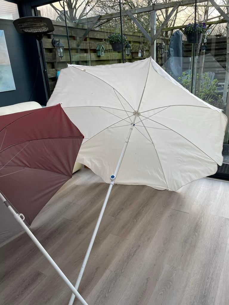 Twee parasols, wit en bruin, Caravans en Kamperen, Ophalen, Gebruikt