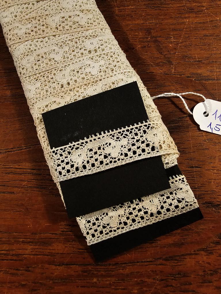 Oud geklost KANT: 11 meter lang, 1,5 cm breed / nr.75, Ophalen of Verzenden, Nieuw, Kant