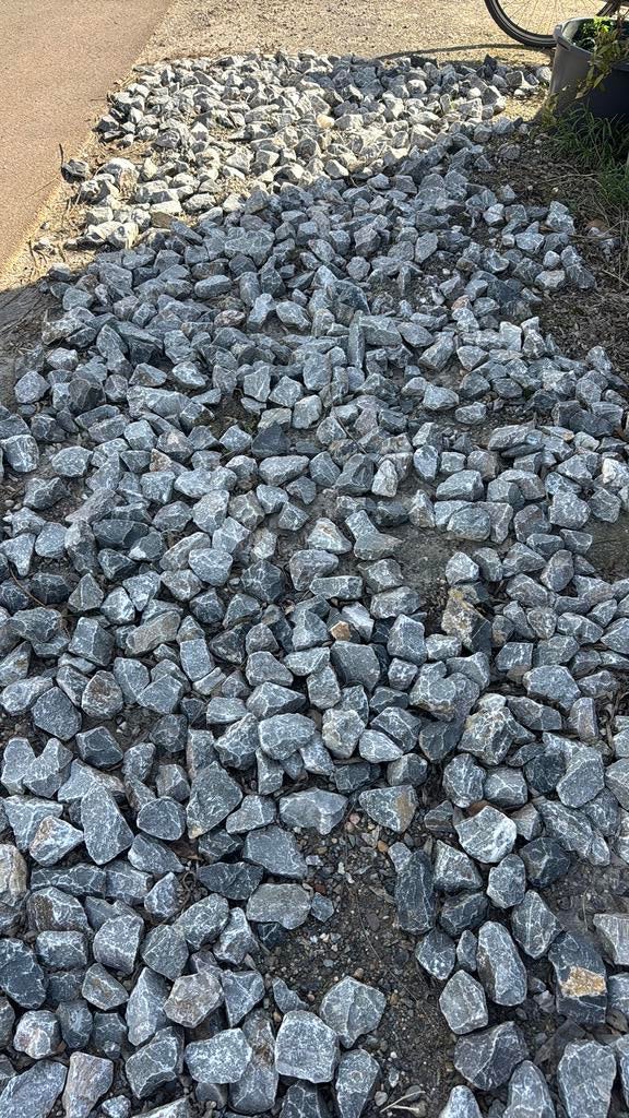 Big bag brokken Ardenner grijs 45-65 mm split stenen grind, Ophalen, Zo goed als nieuw, Antraciet, Split