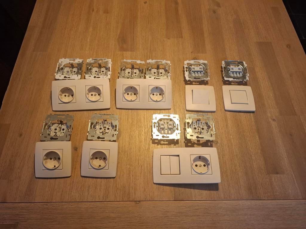 Stopcontacten en schakelaren Niko, Ophalen of Verzenden, Gebruikt