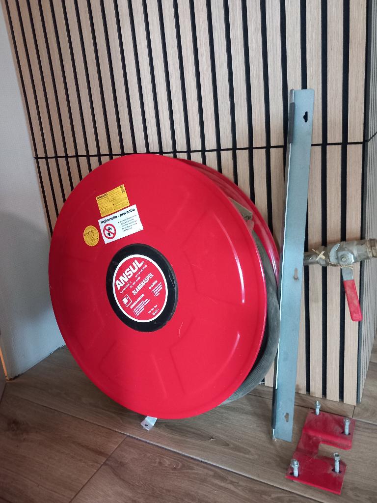 brandhaspel /brandslang, Ophalen, Zo goed als nieuw, Brandblusser