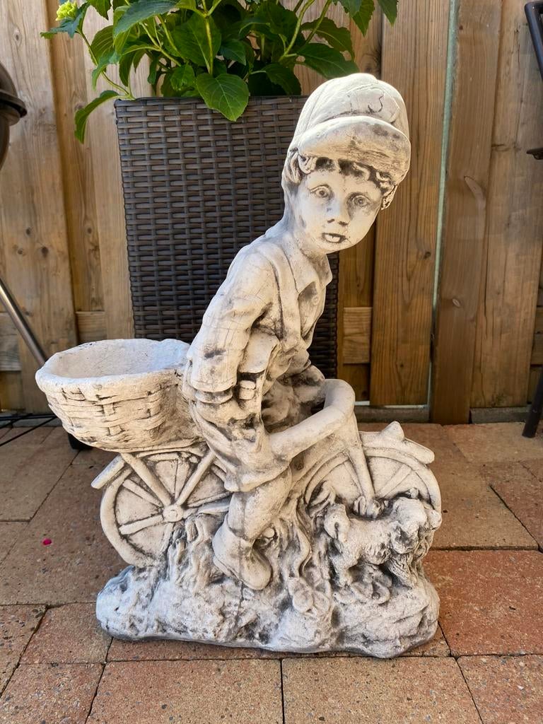 betonnen jongen op fiets 60hoog 45breed/Nieuw!, Ophalen, Nieuw, Woondecoratieeindhoven, Woondecoratieeindhoven