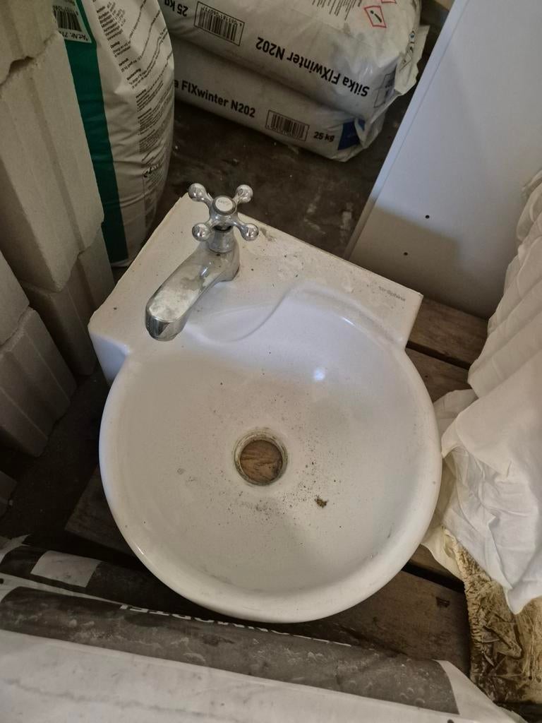 Fontein/wasbak met kraan voor WC - ca. 35x35 cm, Doe-het-zelf en Verbouw, Sanitair, Ophalen, Gebruikt, Wastafel