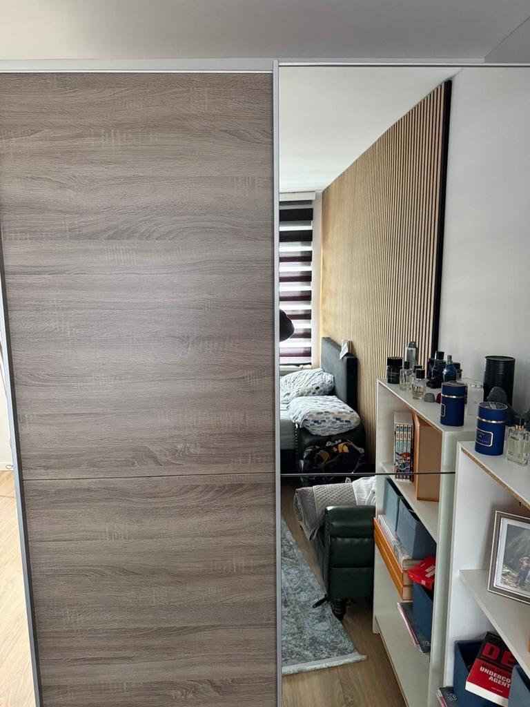 Kledingkast met schuifdeuren en spiegel, Ophalen, Gebruikt, 100 tot 150 cm, 200 cm of meer