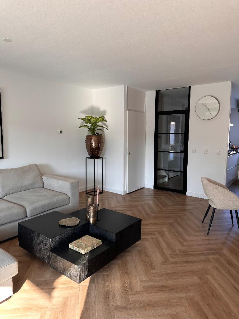 Mooie bronzen pot, Rond, Binnen, Zo goed als nieuw, Aardewerk