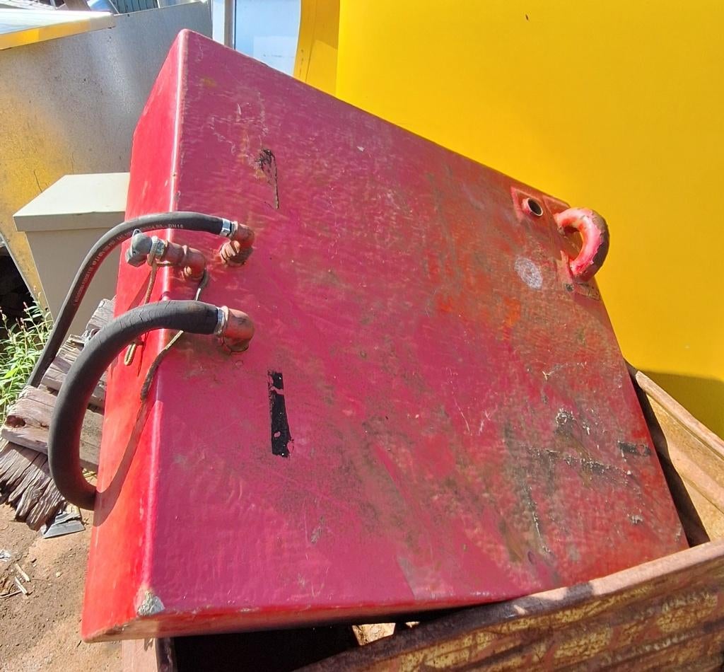 Polyester Watertank, niet geschikt voor drinkwater, Ophalen, Gebruikt