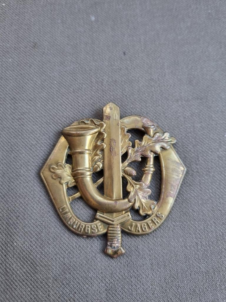 Oud baretemblee. Limburgse Jagers (zonder oogjes), Ophalen of Verzenden, Landmacht, Nederland, Embleem of Badge