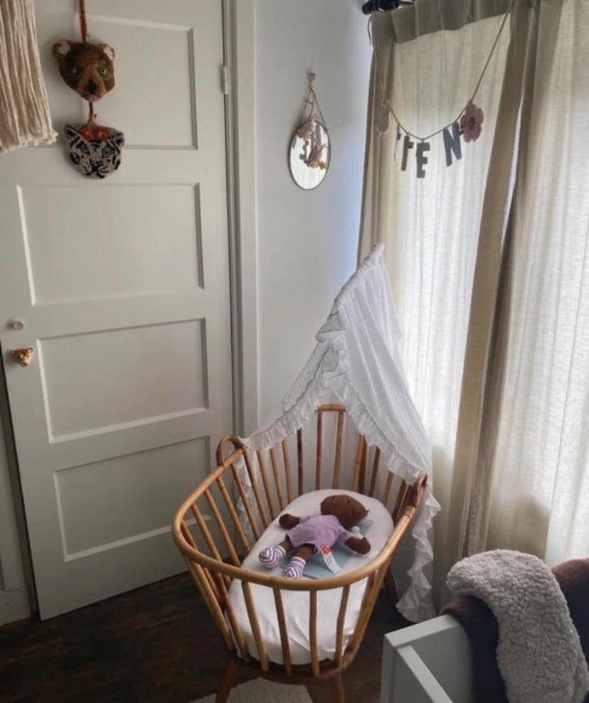 Rotan wieg met nieuw matrasje, Kinderen en Baby's, Babywiegjes en Ledikanten, Ophalen, Zo goed als nieuw, Wieg