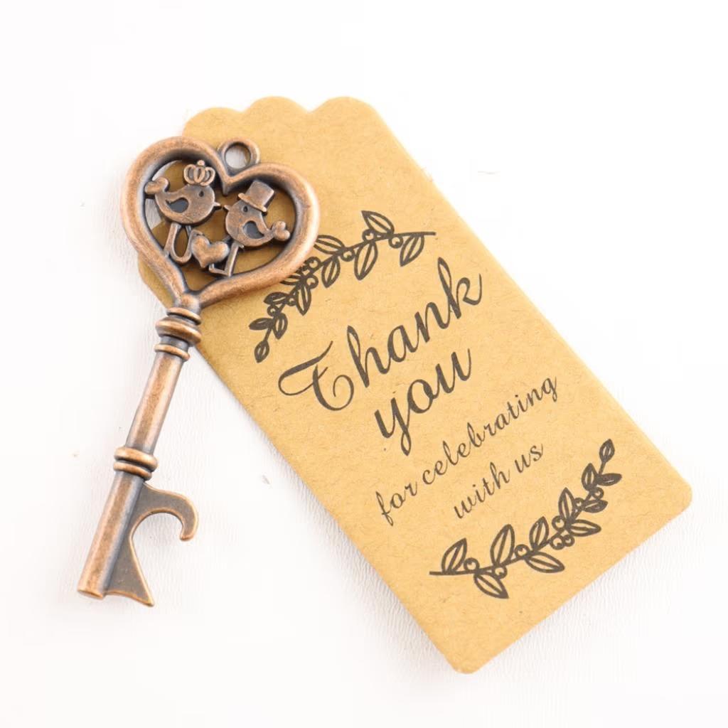 Cadeau sleutel hanger - Bier opener - Trouw cadeau, Overige materialen, Cave & Garden, Verzenden, Nieuw