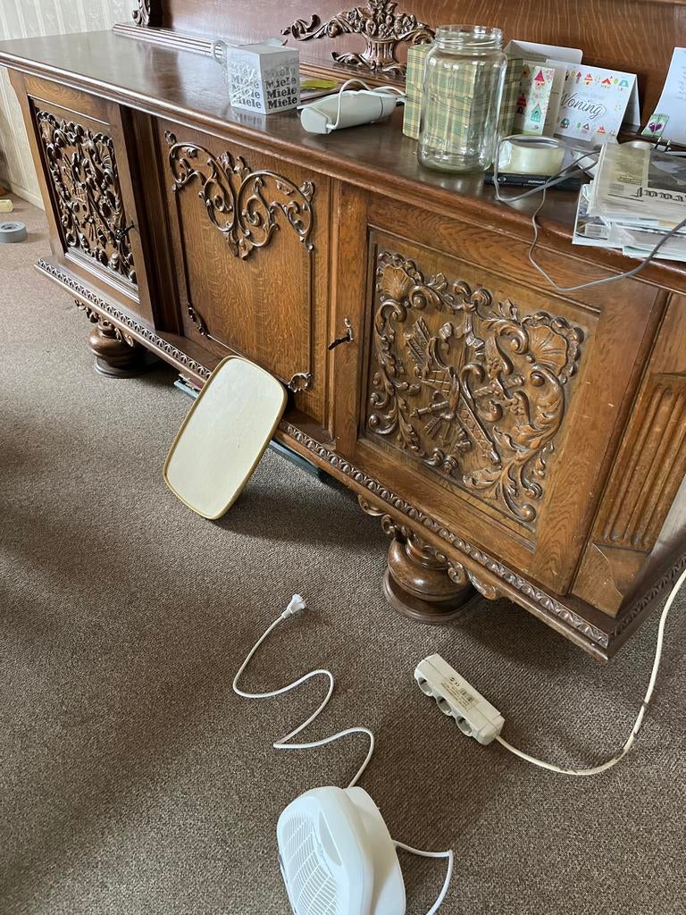 Antiek Dressoir met Prachtig Houtsnijwerk moet weg T.E.A.B, Ophalen, Gebruikt, 150 tot 200 cm, Eikenhout