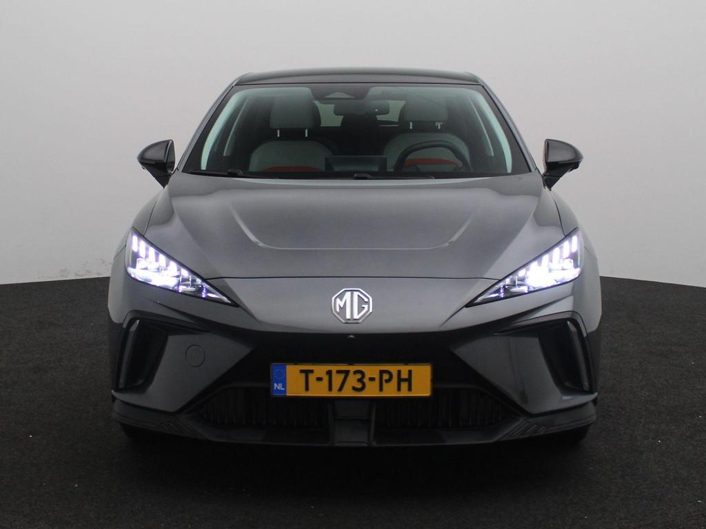 MG 4 Luxury 64 kWh | Carplay | Stoelverwarming | Stuurverwar, Auto's, MG, Automaat, 12 maanden, Gebruikt, 1650 kg