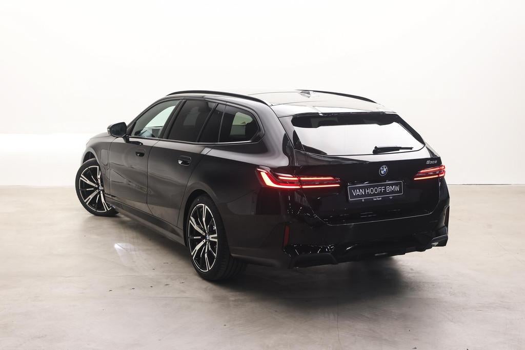 BMW 5 Serie Touring 530e M Sport Automaat / Panoramadak / Tr, Automaat, 1998 cc, Achterwielaandrijving, Zwart