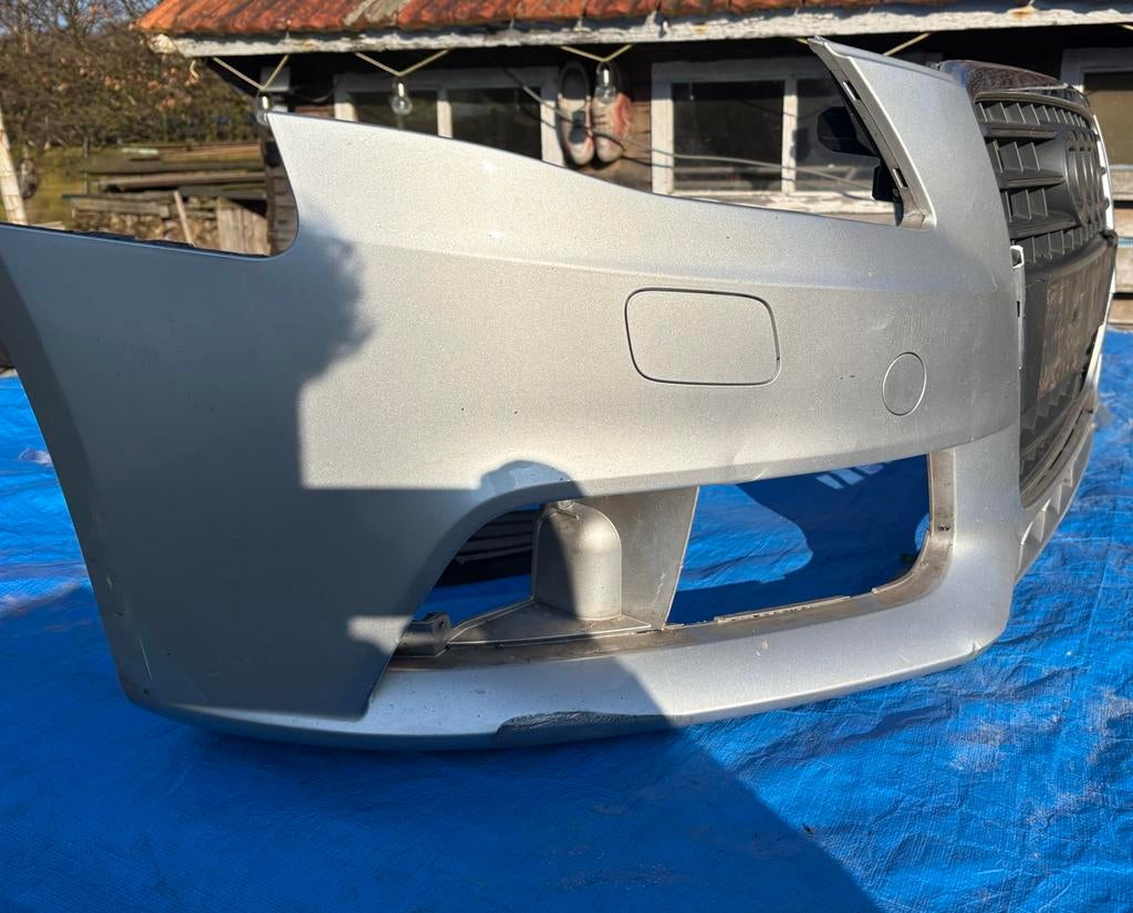 Audi A4 B8 (2009) Bumper met schade - Voor, Auto-onderdelen, Carrosserie en Plaatwerk, Gebruikt, Voor, Bumper, Audi