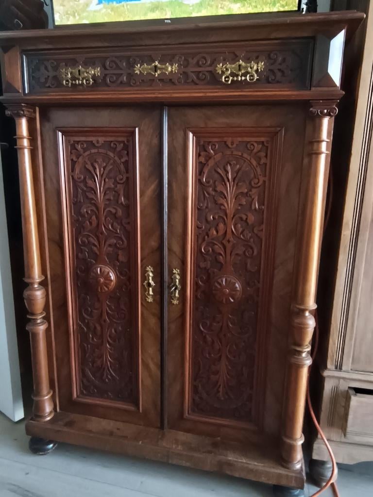 Antieke vertigo kast met houtsnijwerk, Antiek en Kunst, Antiek | Meubels | Kasten, Ophalen