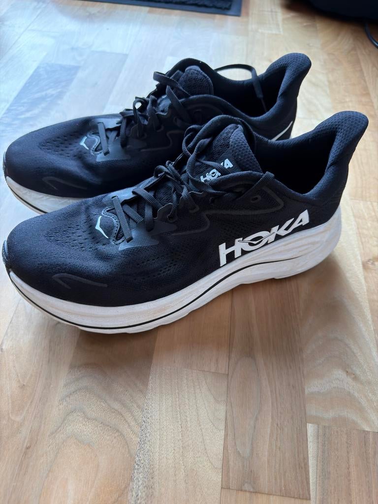Hoka Clifton 10 hardloopschoenen - Zwart - Maat EU 45 1/3, Gebruikt, Hardloopschoenen, Hardlopen, Ophalen