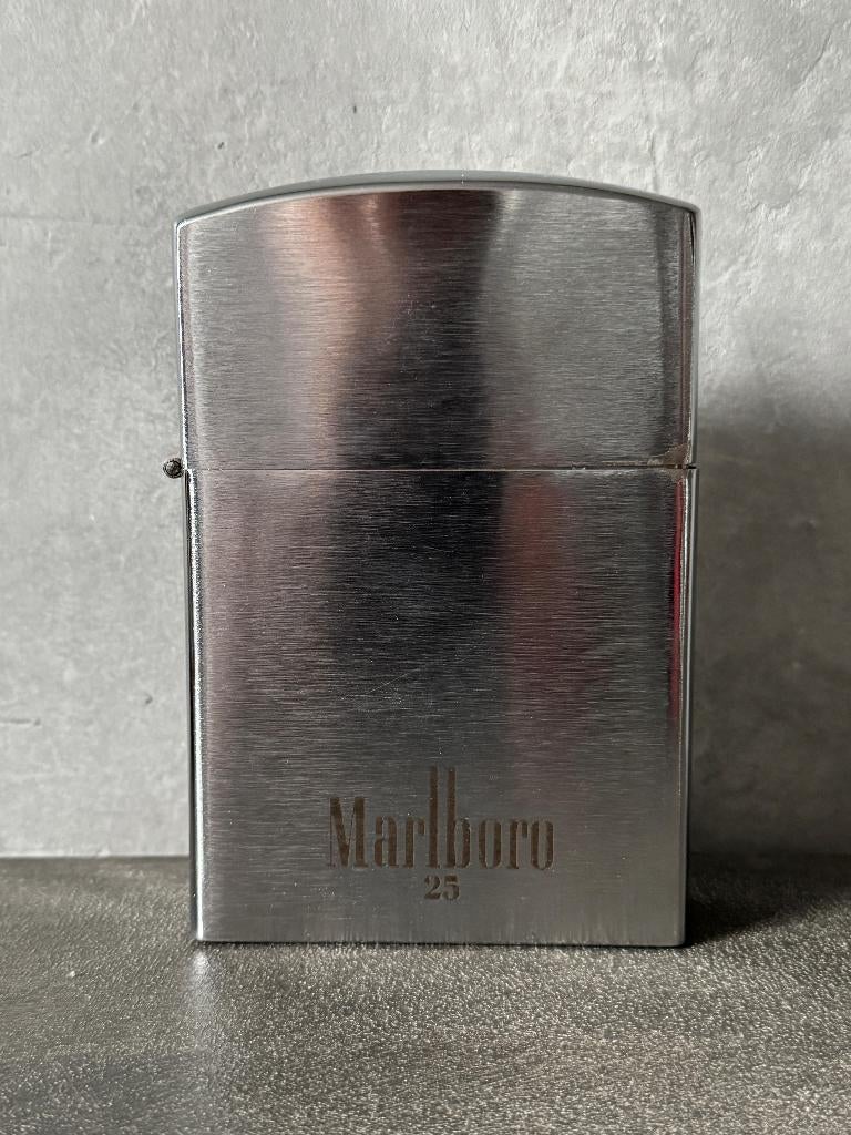 Grote Marlboro aansteker, Ophalen of Verzenden, Zo goed als nieuw, Aansteker