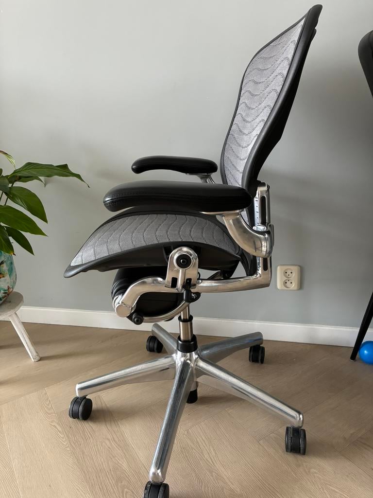 Herman Miller Aeron buro stoel B. Chrome details, Ophalen, Zo goed als nieuw, Grijs, Bureaustoel