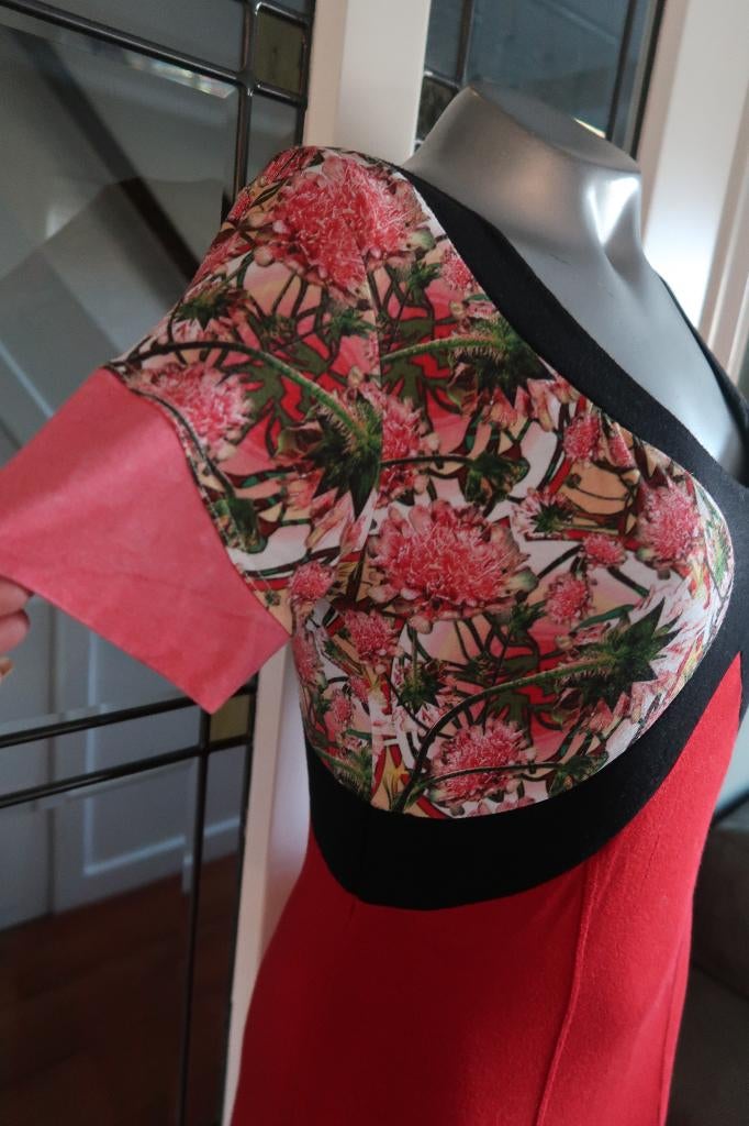 Eva en Claudi mooie zomerjurk S rood met kleurtjes, Zo goed als nieuw, Maat 36 (S), Eva& Claudi, Ophalen of Verzenden