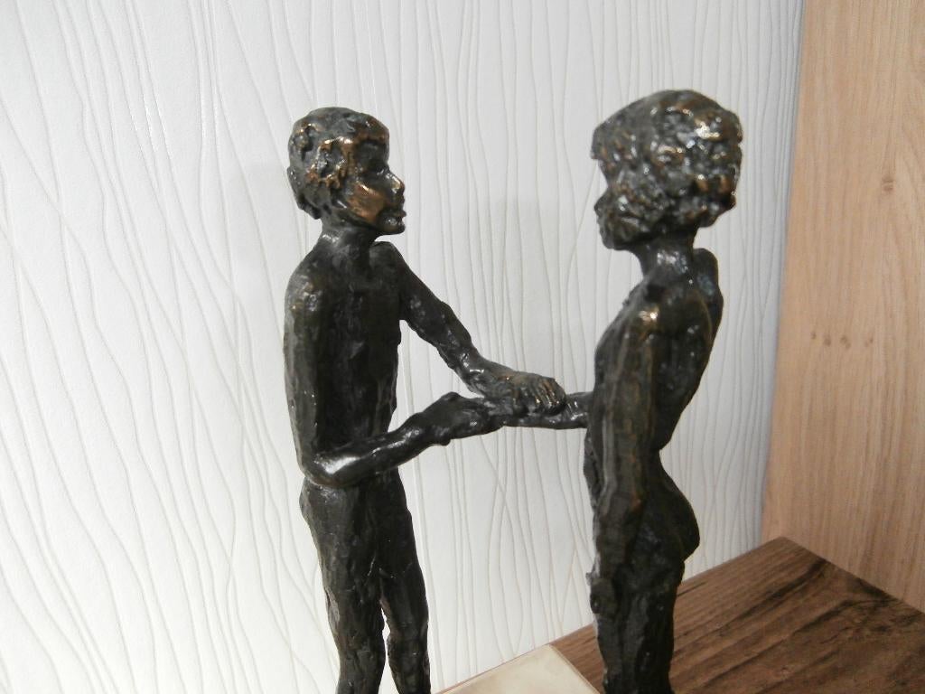 Brons Beeld van Astrid Veldhuyzen  ,, Vriendschap ,, Dank, Ophalen of Verzenden, Zo goed als nieuw, Mens