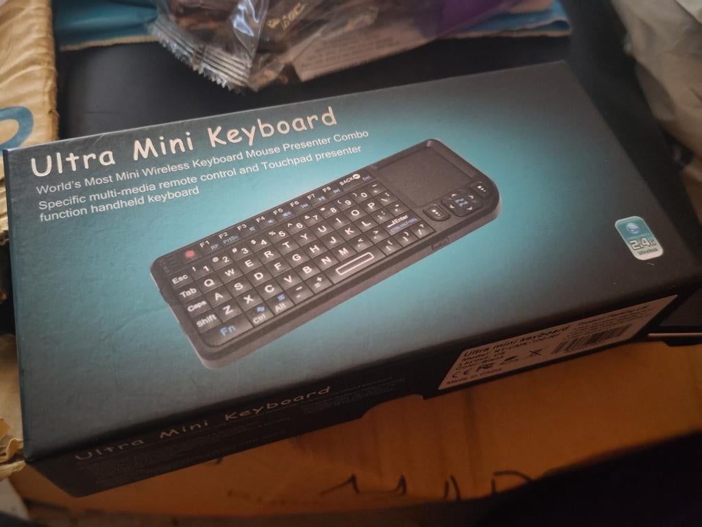 Mini toetsenbord met touchpad en wifi, Computers en Software, Toetsenborden, Gebruikt, Ophalen of Verzenden, Draadloos, Qwerty