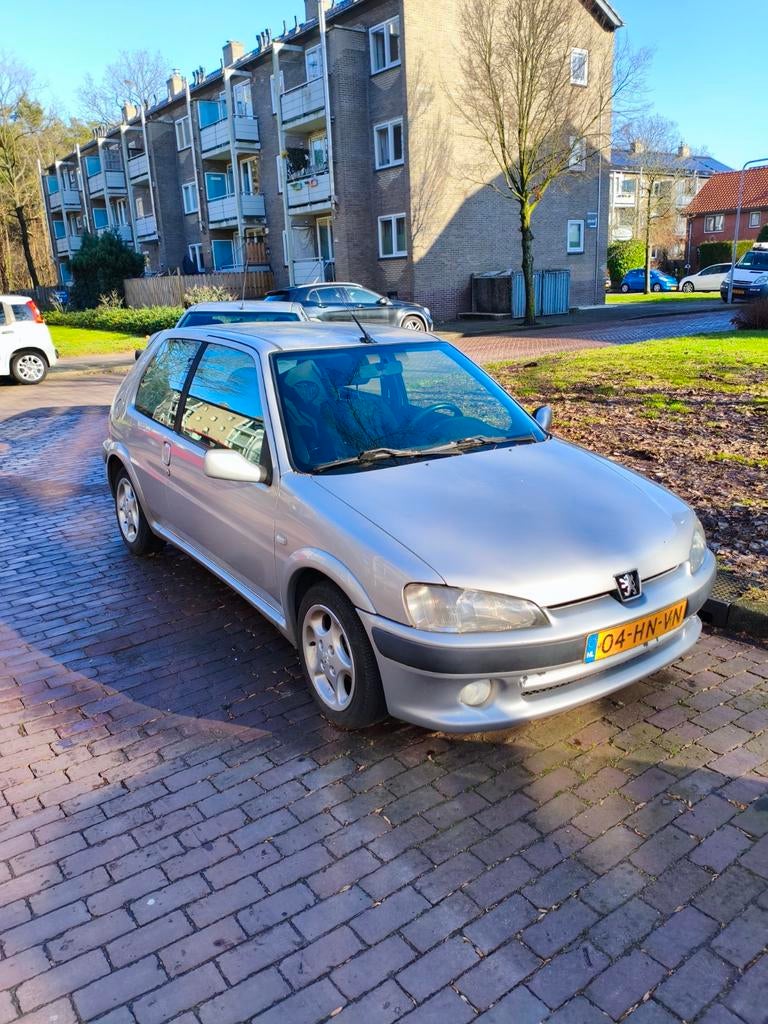 Peugeot 106 1.4 Sport 2001 Grijs, Auto's, Peugeot, Voorwielaandrijving, 4 cilinders, 400 kg, Origineel Nederlands