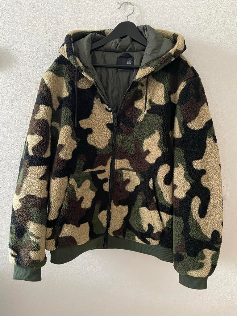 Bershka camouflage teddy jas met capuchon - Maat XL, Ophalen of Verzenden, Zo goed als nieuw, Maat 56/58 (XL), Groen